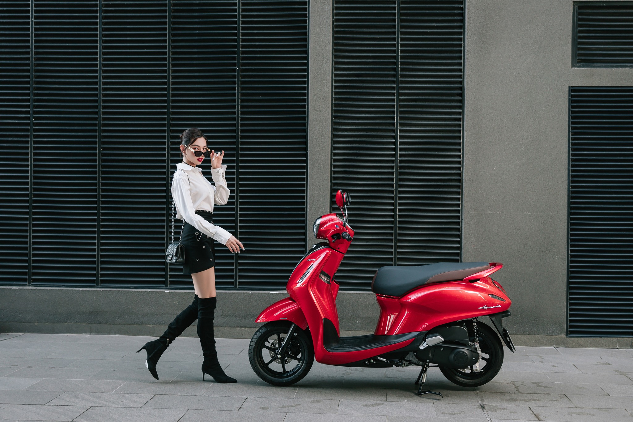 xe-yamaha-grande-ban-tieu-chuan-2023- mau-do