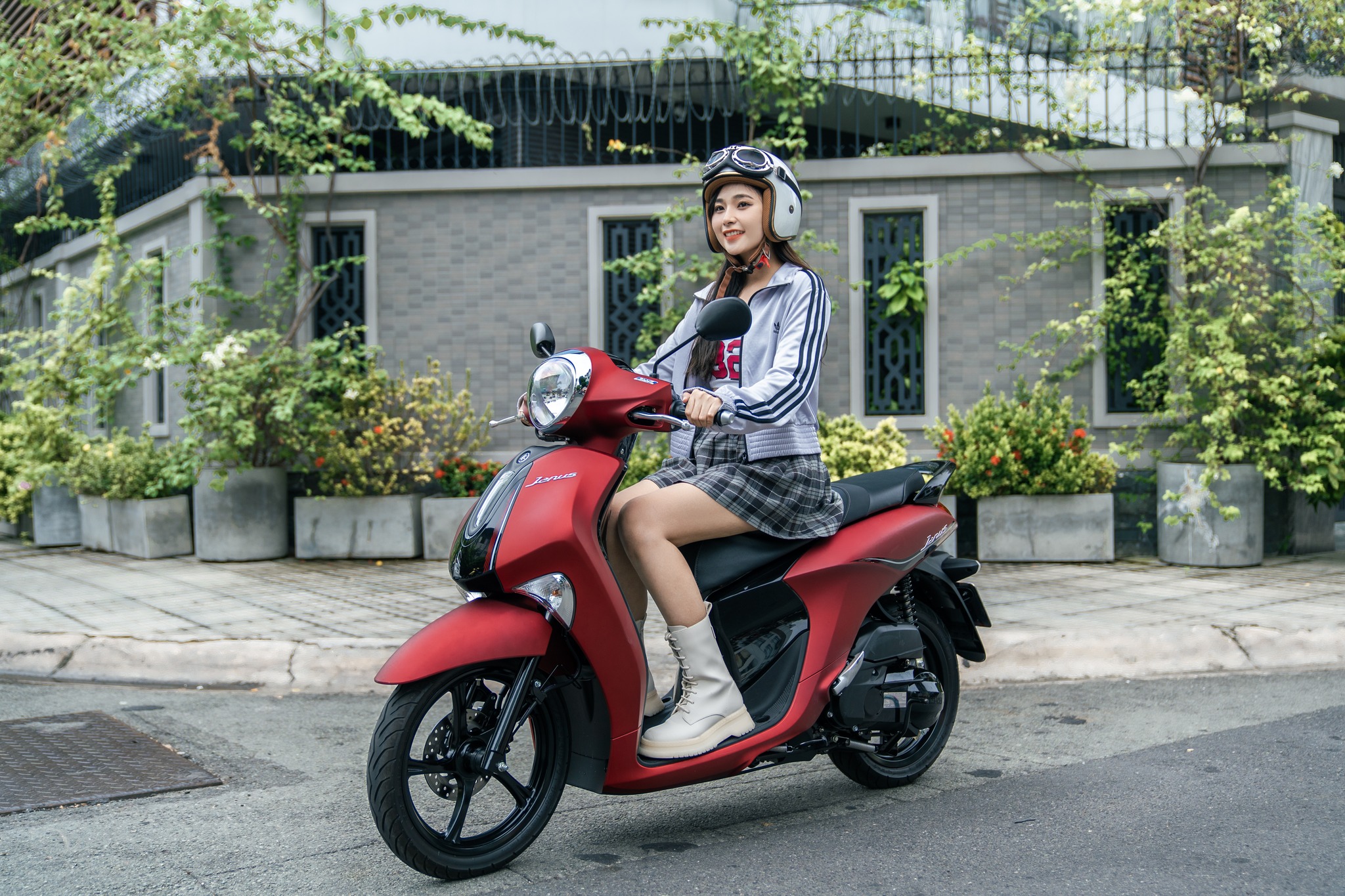 review-chi-tiet-yamaha-janus-mau-moi-phien-ban-tieu-chuan-2023